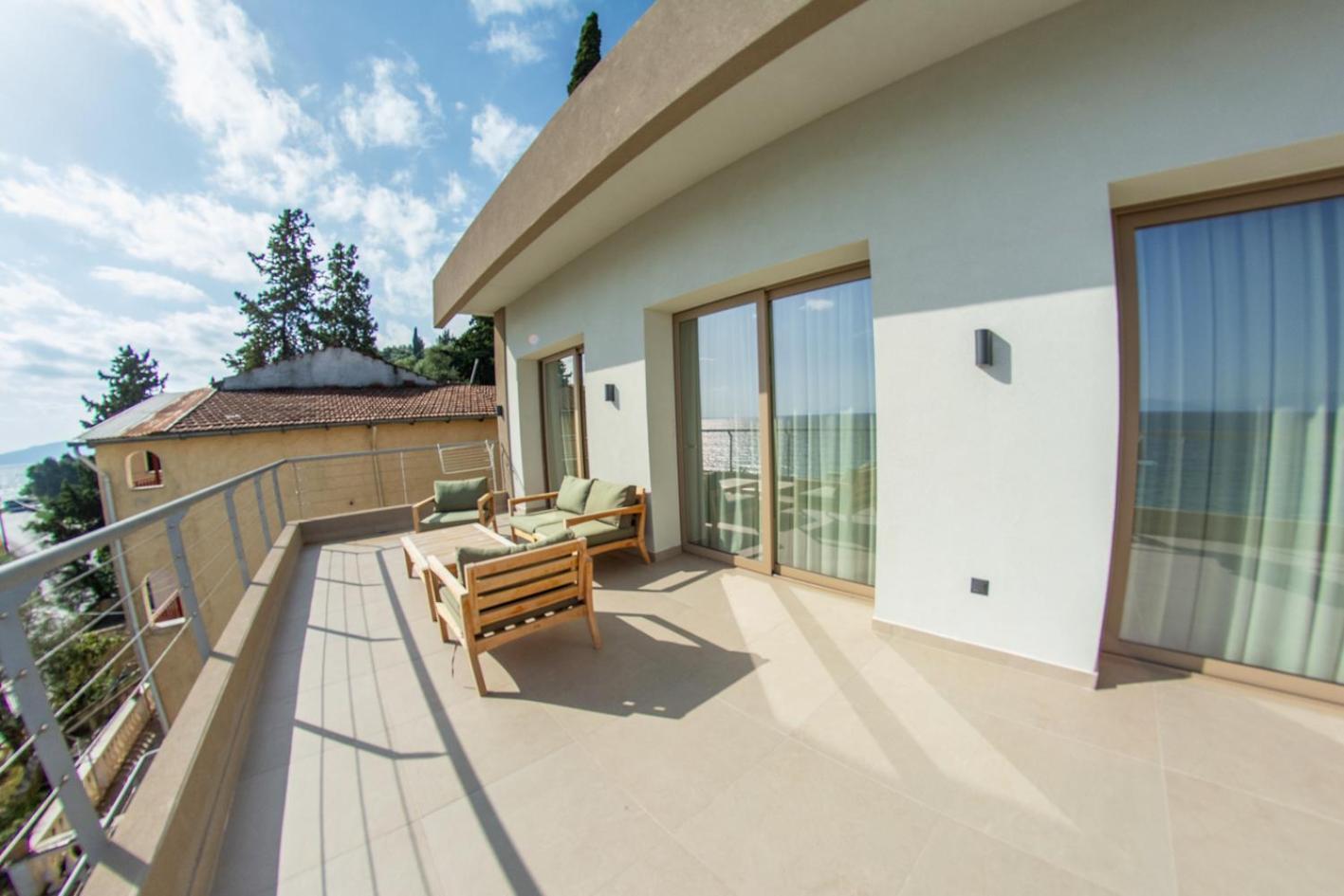 Kaiser Luxury Suites Achilleion Exterior photo